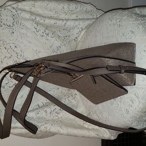 Calvin Klein large tote with detachable shoulder strap - Picture 2 of 10